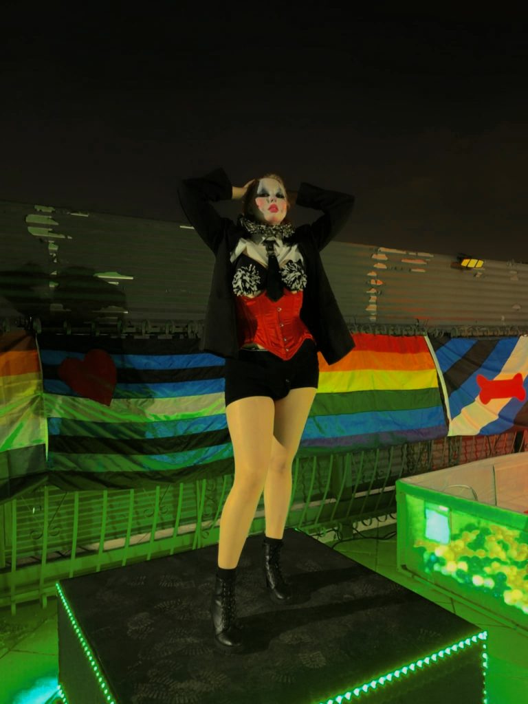 Absinthe, drag queen – photo 3 of 3