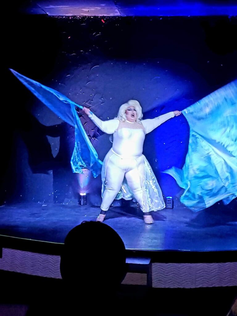 Shannon Paris, diva performer – photo 2 of 8